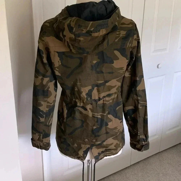 Camo anorak style jacket- Ambiance Outerwear size medium - Picture 2 of 6